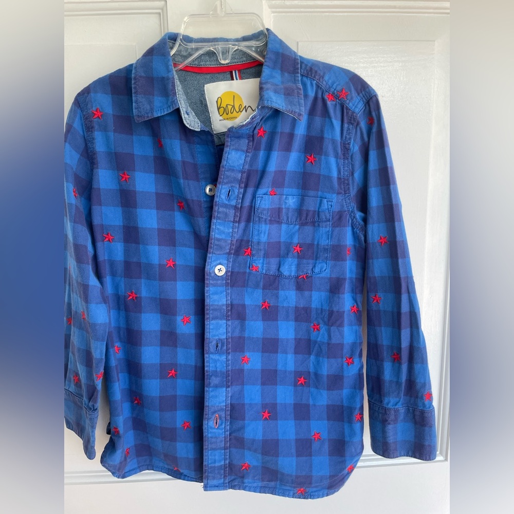 Mini Boden button down shirt GUC size 5-6 Y. Plaid with embroidered stars